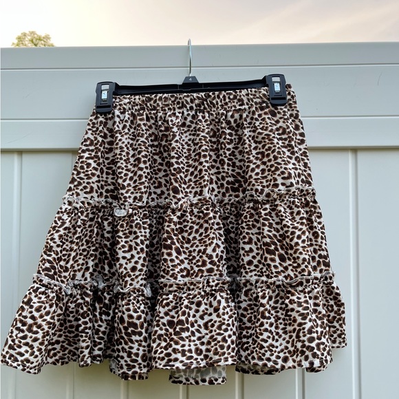 Shein cheetah print mini skirt size small in great condition. - Picture 3 of 3